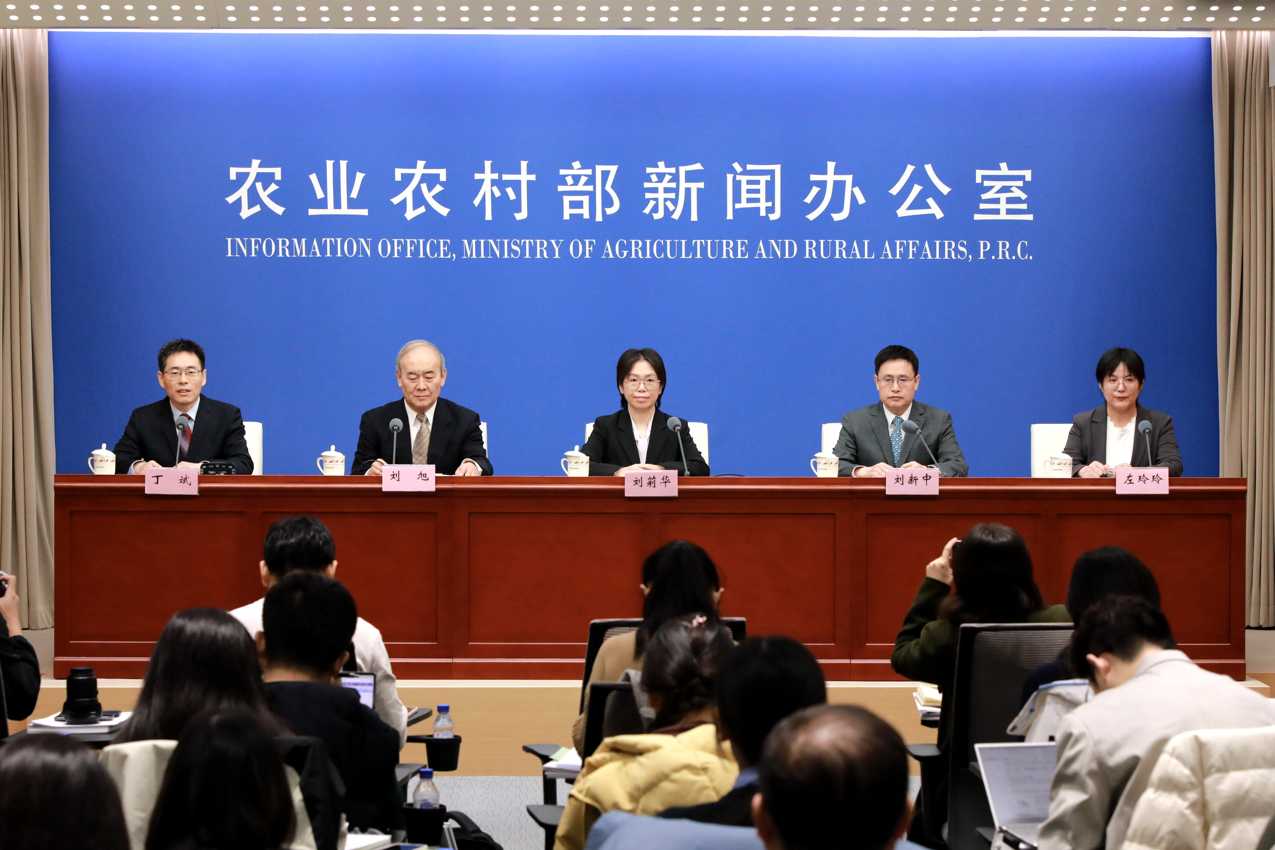 疫情发布会〃疫情发布会视频完整版-第1张图片